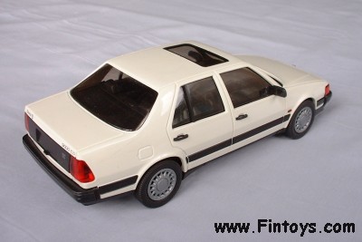 Saab_9000_CD_4D_Sedan_White_bN.jpg (24430 bytes)