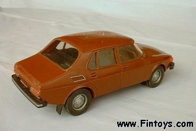 Saab_99_4D_Sedan_v2_Braun_bN.jpg (21142 bytes)