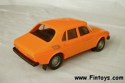 Saab_99_4D_Sedan_v2_Orange_bN.jpg (23382 bytes)