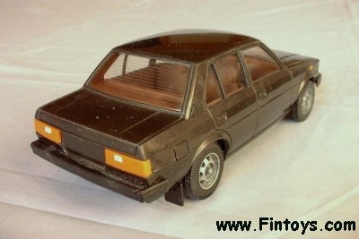 Toyota_Corolla_Braun_bN.jpg (26270 bytes)