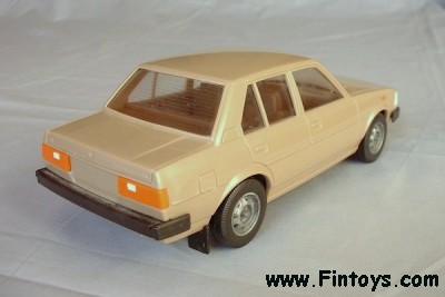 Toyota_Corolla_LightBraun_bN.jpg (22156 bytes)