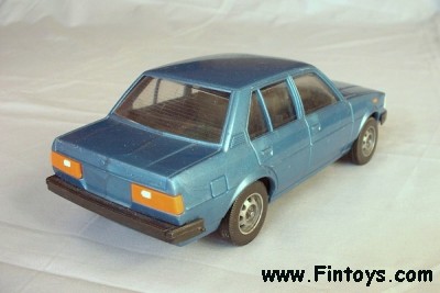 Toyota_Corolla_MetBlue_bN.jpg (24682 bytes)