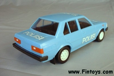 Toyota_Corolla_Police_Finland_bN.jpg (23357 bytes)