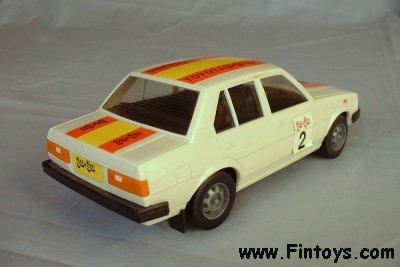 Toyota_Corolla_White_JujuTeam_bN.jpg (23270 bytes)