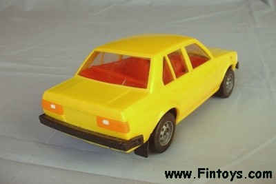 Toyota_Corolla_Yellow_bN.jpg (20811 bytes)