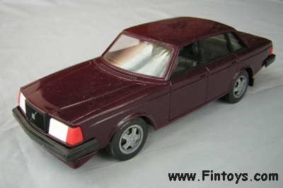 Volvo_240_GLT_Dark_Red_aN.jpg (60197 bytes)