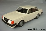 Volvo_240_GLT_White_aS.jpg (5385 bytes)