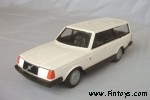 Volvo_240_Wagon_White_aS.jpg (4685 bytes)