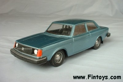 Volvo_242_DL_MetBlue_aN.jpg (22876 bytes)