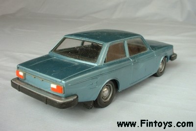 Volvo_242_DL_MetBlue_bN.jpg (23003 bytes)