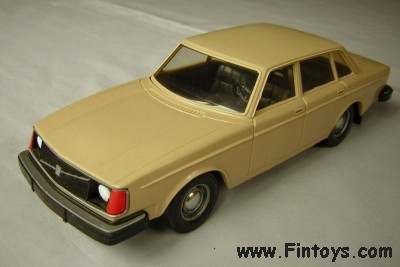 Volvo_244_DL_Cream_an.jpg (23987 bytes)