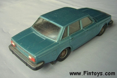 Volvo_244_DL_MetBlue_bN.jpg (63184 bytes)