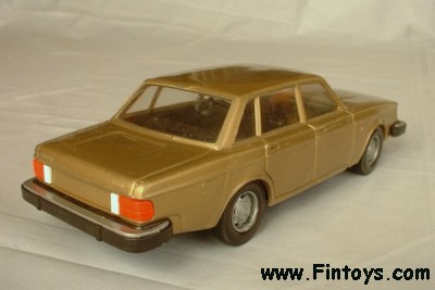 Volvo_244_GL_Gold_bN.jpg (22162 bytes)