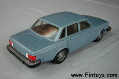 Volvo_244_GL_Light_Blue_bN.jpg (54847 bytes)