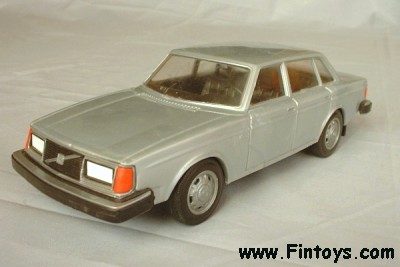 Volvo_244_GL_Silver_aN.jpg (22885 bytes)