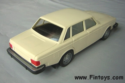 Volvo_244_GL_White_bN.jpg (57976 bytes)